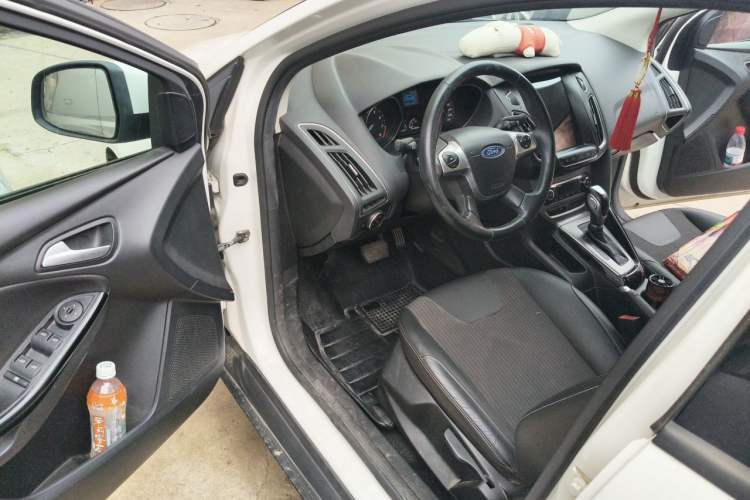 Used Ford Focus 2012 Sedan 1.6L Automatic Fashion Edition Driver Seat