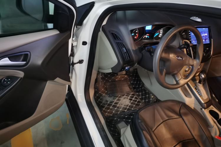 Used Ford Focus 2012 Sedan 1.6L Automatic Comfort Model Driver Seat