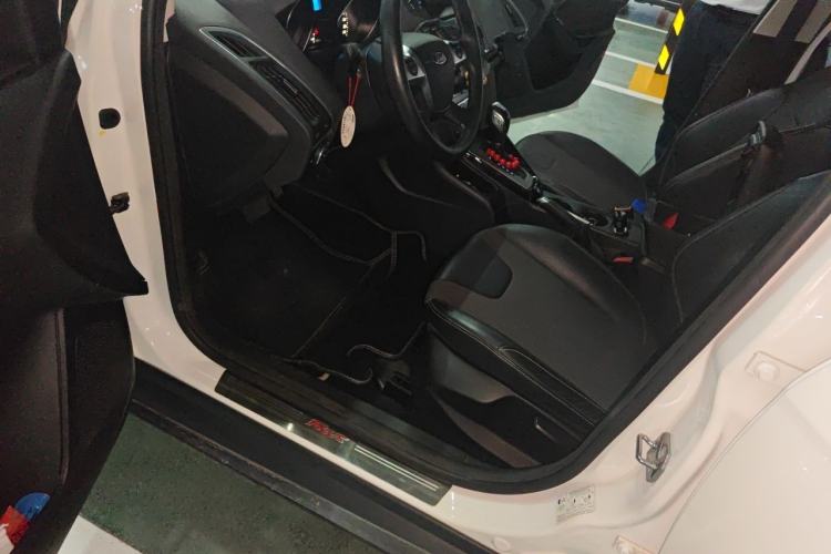 Used Ford Focus 2012 Sedan 1.6L Automatic Fashion Edition Driver Seat
