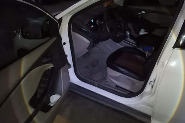 Used Ford Focus 2012 Hatchback 1.6L Automatic Fashion Edition Driver Seat