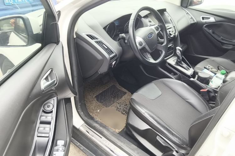 Used Ford Focus 2012 Sedan 1.6L Automatic Fashion Edition Driver Seat