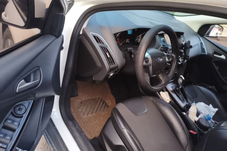 Used Ford Focus 2012 Hatchback 1.6L Automatic Fashion Edition Driver Seat