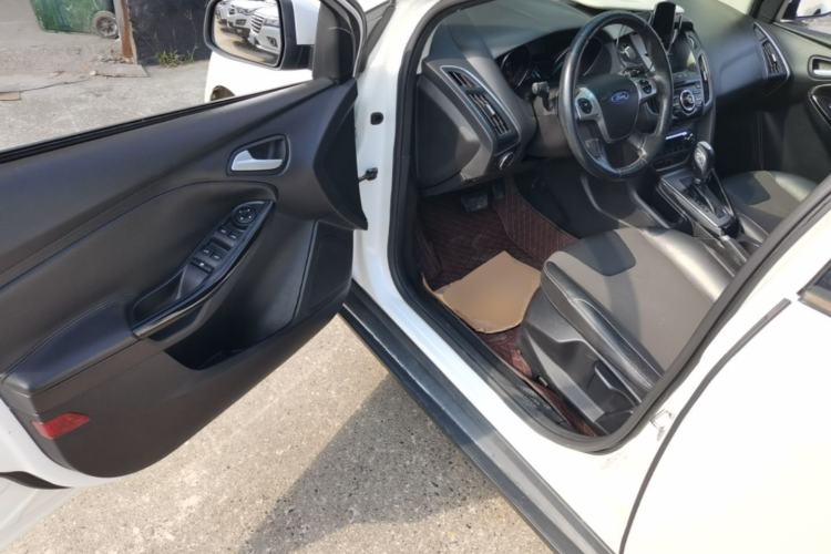 Used Ford Focus 2012 Sedan 1.6L Automatic Fashion Edition Driver Seat