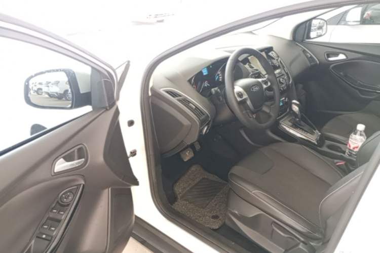 Used Ford Focus 2012 Hatchback 1.6L Automatic Fashion Edition Driver Seat