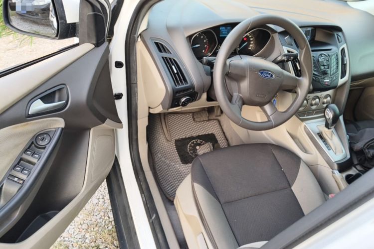 Used Ford Focus 2012 Sedan 1.6L Automatic Comfort Model Driver Seat