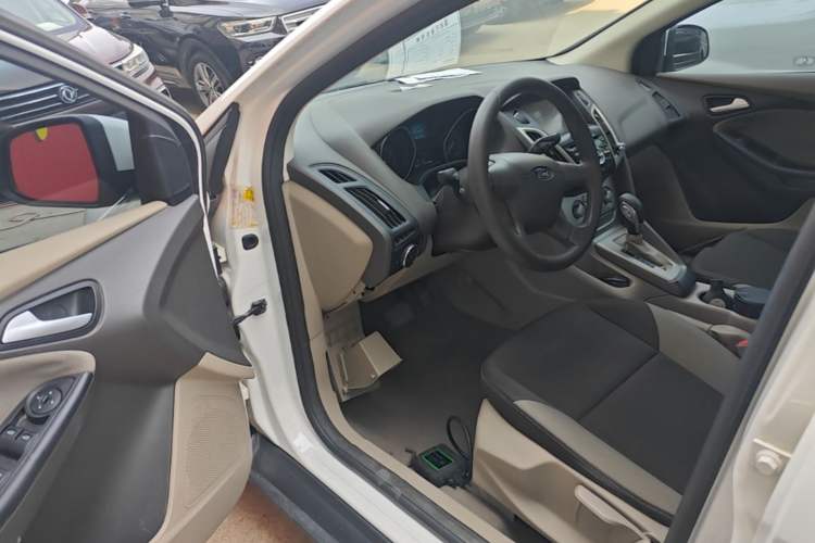 Used Ford Focus 2012 Sedan 1.6L Automatic Comfort Model Driver Seat