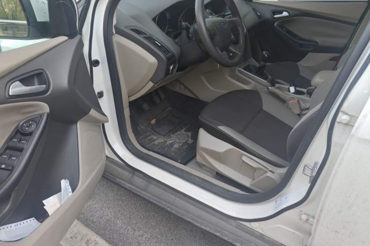 Used Ford Focus 2012 Sedan 1.6L Manual Comfort Model Driver Seat