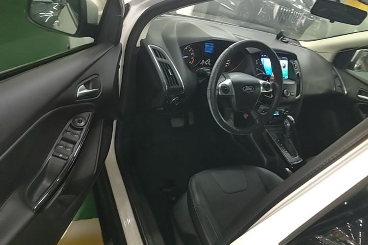 Used Ford Focus 2012 Sedan 1.6L Automatic Fashion Edition Driver Seat