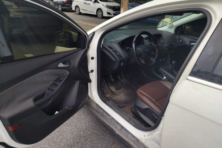 Used Ford Focus 2012 Hatchback 1.6L Manual Comfort Model Driver Seat