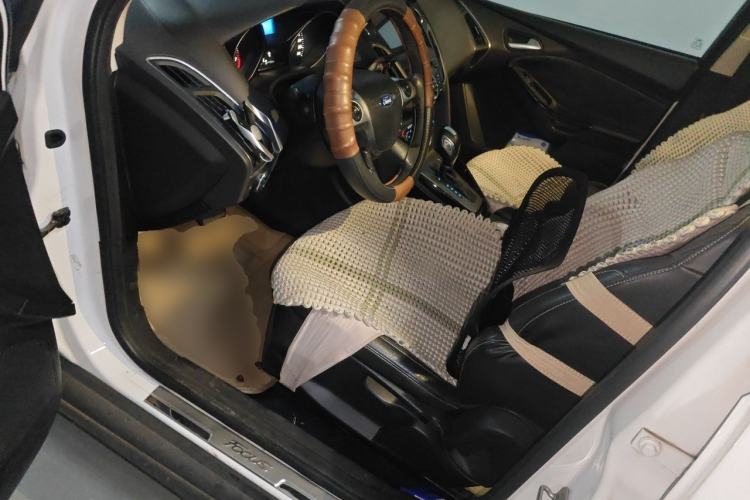 Used Ford Focus 2012 Hatchback 1.6L Automatic Fashion Edition Driver Seat