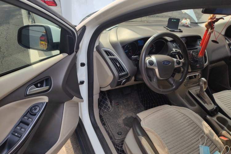 Used Ford Focus 2012 Hatchback 1.6L Automatic Fashion Edition Driver Seat