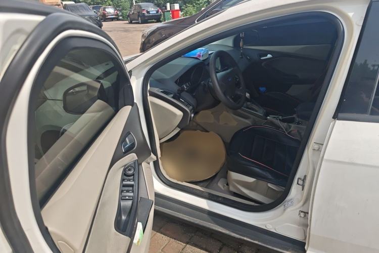 Used Ford Focus 2012 Sedan 1.6L Automatic Comfort Model Driver Seat