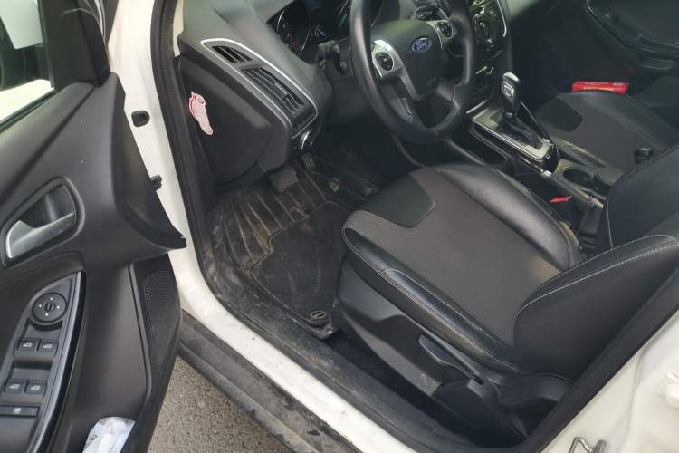 Used Ford Focus 2012 Hatchback 1.6L Automatic Fashion Edition Driver Seat