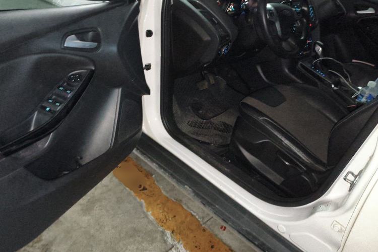 Used Ford Focus 2012 Sedan 1.6L Automatic Fashion Edition Driver Seat