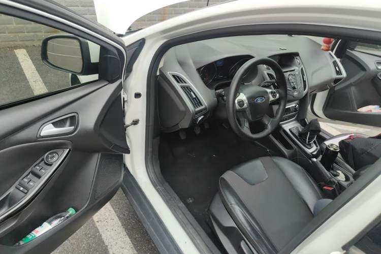 Used Ford Focus 2012 Hatchback 1.6L Manual Fashion Edition Driver Seat