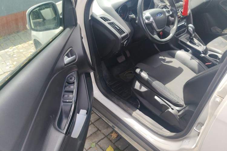 Used Ford Focus 2012 Hatchback 1.6L Automatic Fashion Edition Driver Seat