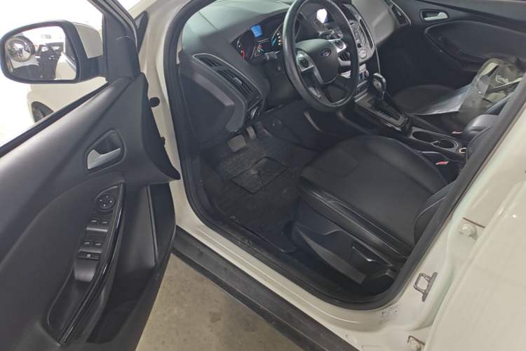 Used Ford Focus 2012 Hatchback 1.6L Automatic Fashion Edition Driver Seat