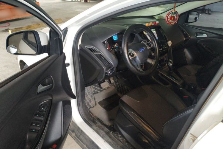 Used Ford Focus 2012 Hatchback 1.6L Automatic Fashion Edition Driver Seat
