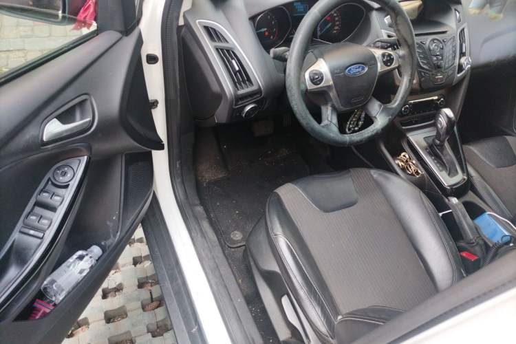 Used Ford Focus 2012 Sedan 1.6L Automatic Fashion Edition Driver Seat