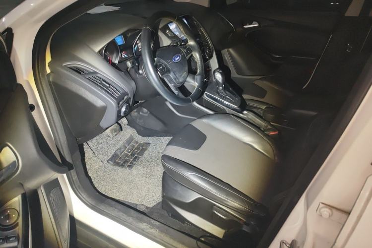Used Ford Focus 2012 Sedan 1.6L Automatic Fashion Edition Driver Seat