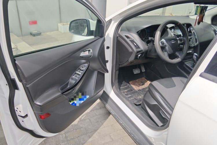 Used Ford Focus 2012 Hatchback 1.6L Automatic Fashion Edition Driver Seat