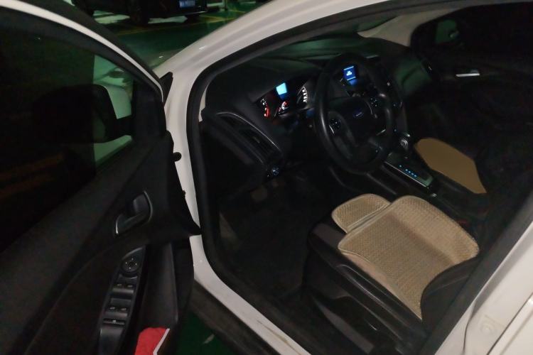 Used Ford Focus 2012 Hatchback 1.6L Automatic Fashion Edition Driver Seat