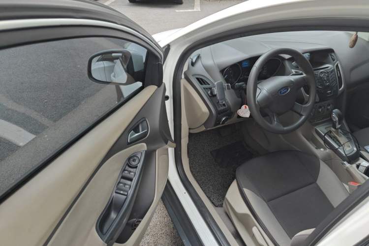 Used Ford Focus 2012 Sedan 1.6L Automatic Comfort Model Driver Seat