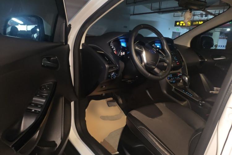Used Ford Focus 2012 Hatchback 1.6L Automatic Fashion Edition Driver Seat