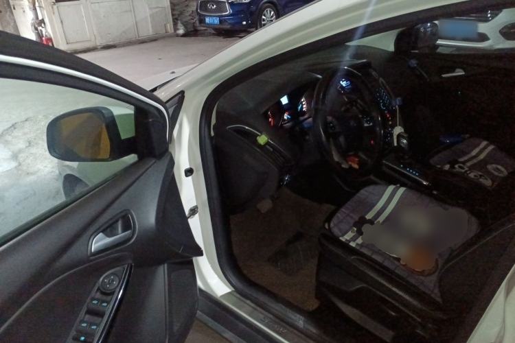 Used Ford Focus 2012 Sedan 1.6L Automatic Fashion Edition Driver Seat