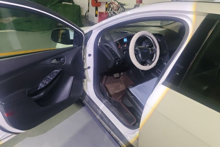 Used Ford Focus 2012 Sedan 1.6L Automatic Fashion Edition Driver Seat