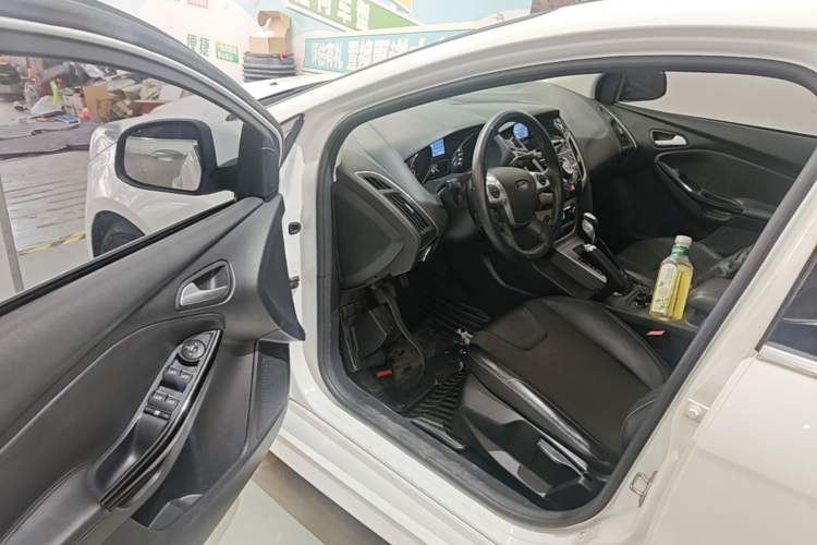 Used Ford Focus 2012 Hatchback 2.0L Automatic Luxury Sport Model Driver Seat