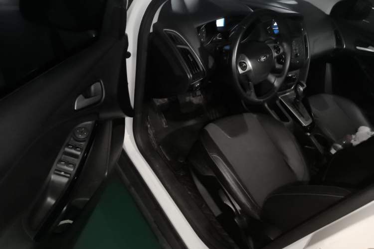 Used Ford Focus 2012 Sedan 1.6L Automatic Fashion Edition Driver Seat