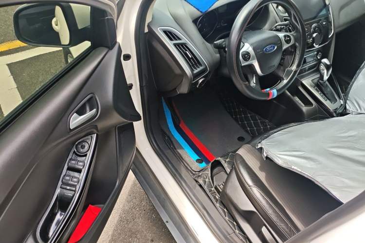 Used Ford Focus 2012 Sedan 1.6L Automatic Fashion Edition Driver Seat