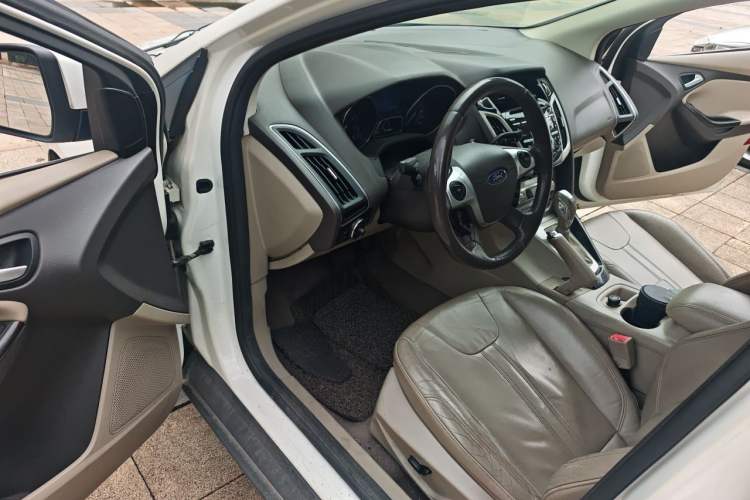 Used Ford Focus 2012 Sedan 2.0L Automatic Flagship Model Driver Seat