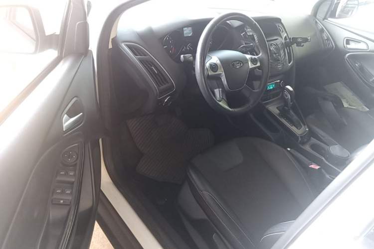 Used Ford Focus 2012 Hatchback 1.6L Automatic Fashion Edition Driver Seat