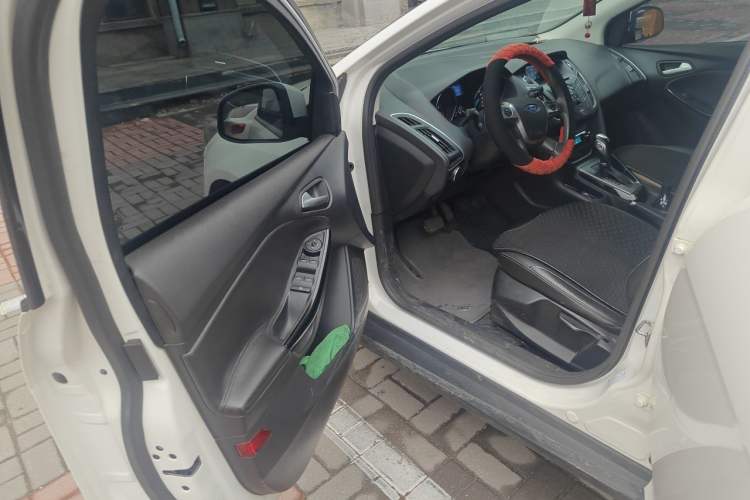Used Ford Focus 2012 Sedan 1.6L Automatic Fashion Edition Driver Seat
