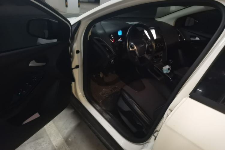 Used Ford Focus 2012 Sedan 1.6L Manual Fashion Edition Driver Seat