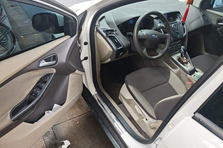 Used Ford Focus 2012 Sedan 1.6L Automatic Comfort Model Driver Seat