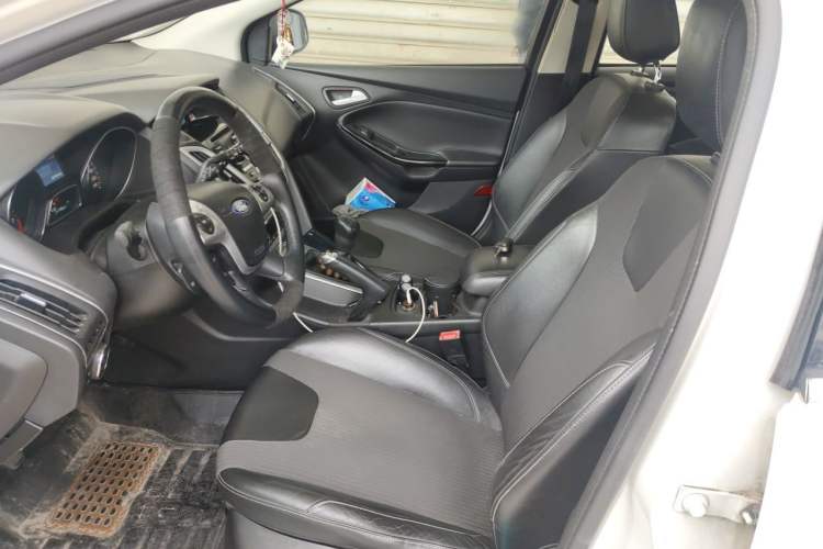 Used Ford Focus 2012 Hatchback 2.0L Manual Luxury Sport Model Driver Seat