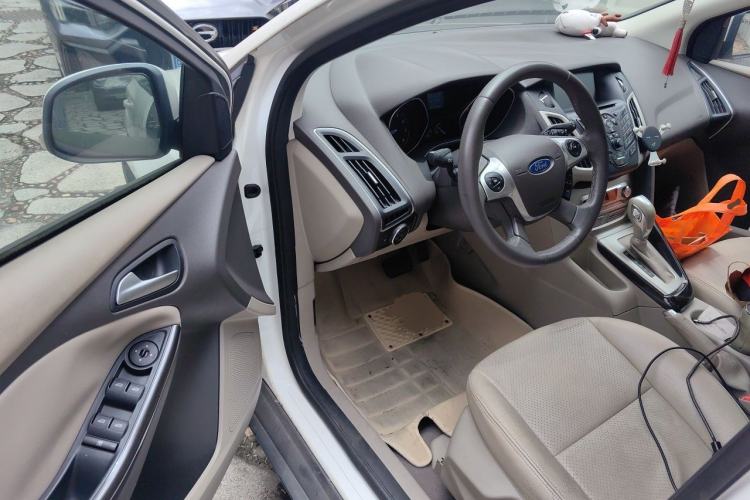 Used Ford Focus 2012 Hatchback 1.6L Automatic Fashion Edition Driver Seat