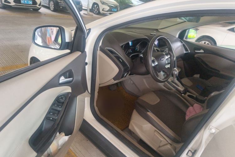Used Ford Focus 2012 Hatchback 1.6L Automatic Fashion Edition Driver Seat