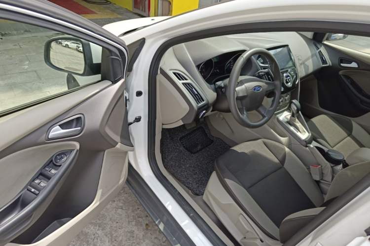 Used Ford Focus 2012 Sedan 1.6L Automatic Comfort Model Driver Seat