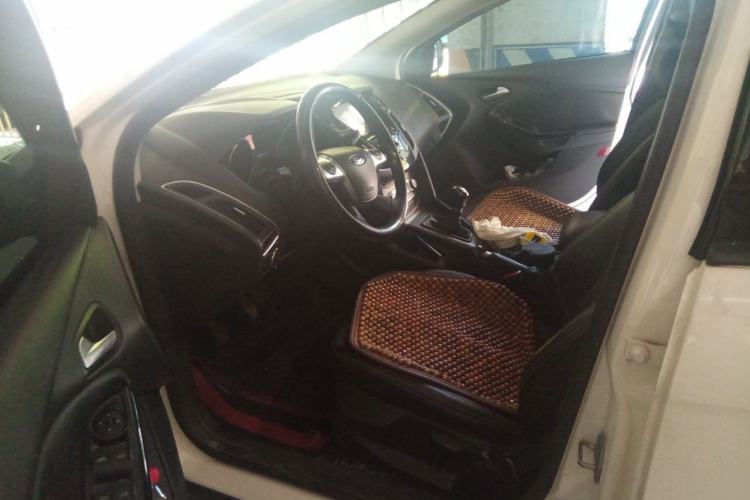 Used Ford Focus 2012 Sedan 1.6L Manual Fashion Edition Driver Seat