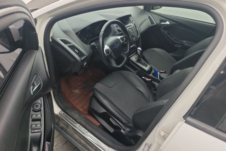 Used Ford Focus 2012 Sedan 1.6L Automatic Fashion Edition Driver Seat