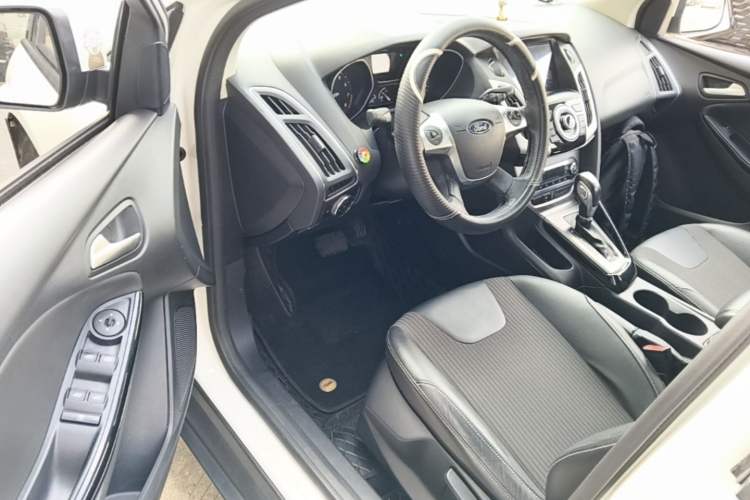 Used Ford Focus 2012 Hatchback 1.6L Automatic Fashion Edition Driver Seat