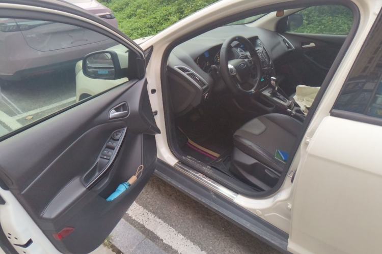 Used Ford Focus 2012 Sedan 1.6L Automatic Fashion Edition Driver Seat