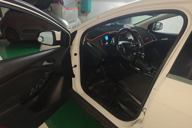 Used Ford Focus 2012 Hatchback 1.6L Automatic Fashion Edition Driver Seat