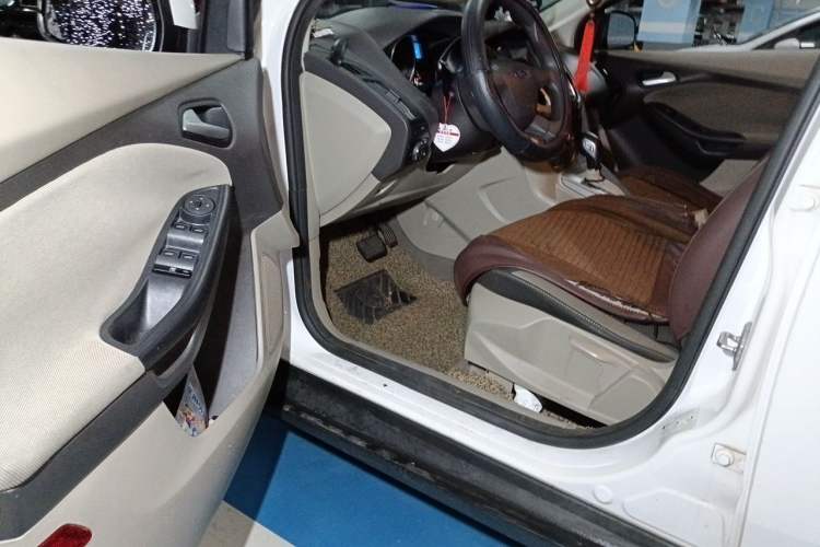 Used Ford Focus 2012 Sedan 1.6L Automatic Comfort Model Driver Seat