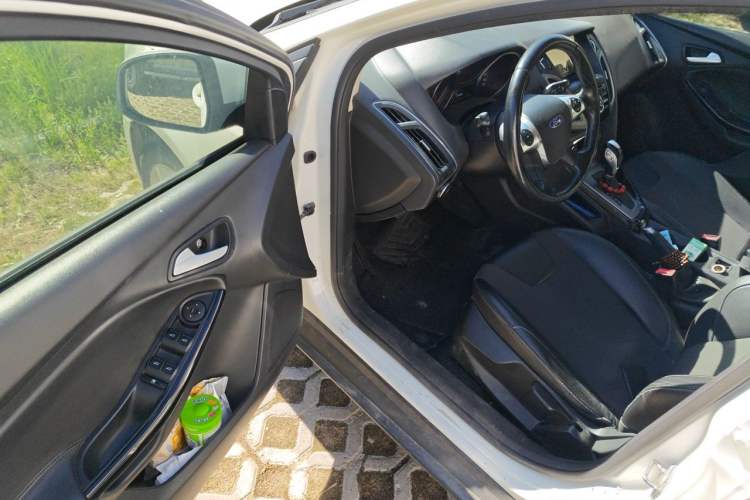 Used Ford Focus 2012 Hatchback 1.6L Automatic Fashion Edition Driver Seat