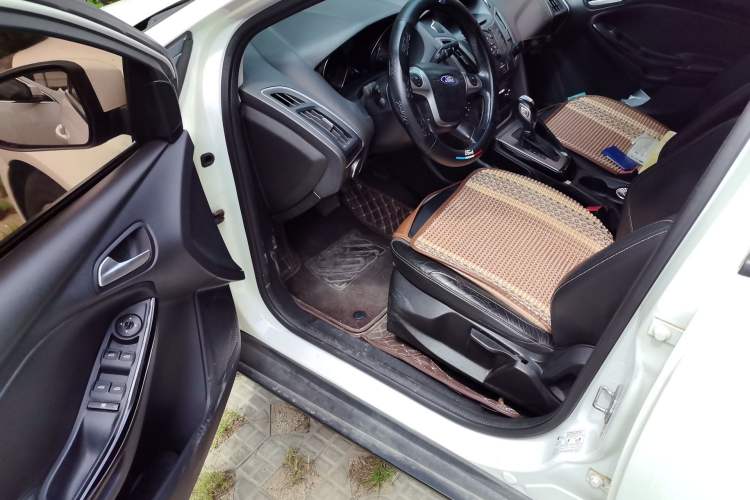 Used Ford Focus 2012 Sedan 1.6L Automatic Fashion Edition Driver Seat